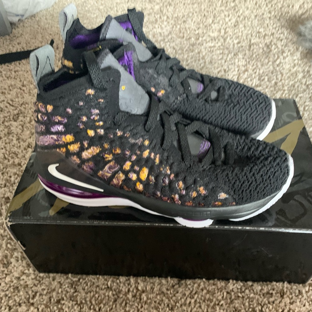NEW WITH BOX Lebron 17